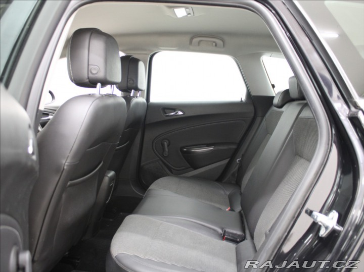 Opel Astra 1,6 i 85kW AT 1.maj. ČR 2011