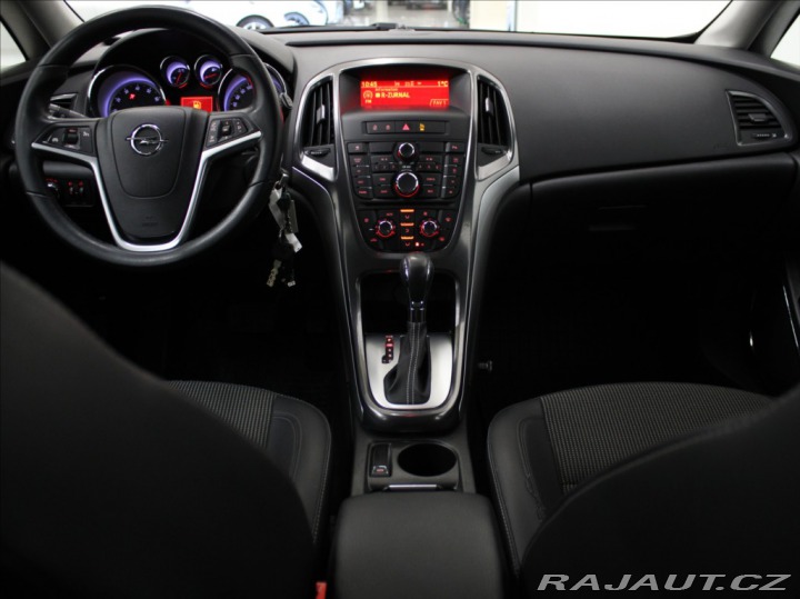 Opel Astra 1,6 i 85kW AT 1.maj. ČR 2011