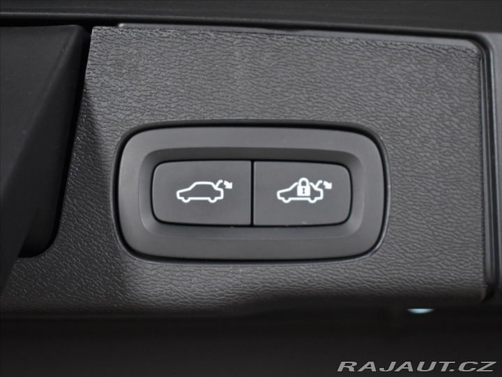 Volvo XC60 2,0 B5 AWD PLUS 2025