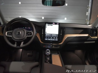 Volvo XC60 2,0 B5 AWD PLUS 2025