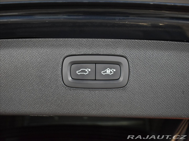 Volvo XC90 2,0 B6 AWD INS Tažné,Pano 2021