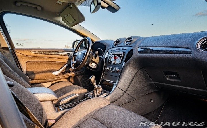 Ford Mondeo 2,0 diesel 104kW , druh 1800