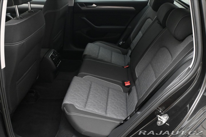 Volkswagen Passat 2,0 TDI 110kW DSG Busines 2024