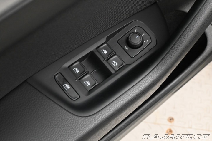 Volkswagen Passat 2,0 TDI 110kW DSG Busines 2024