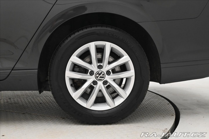 Volkswagen Passat 2,0 TDI 110kW DSG Busines 2024