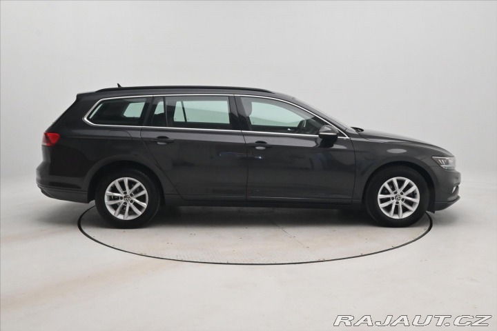 Volkswagen Passat 2,0 TDI 110kW DSG Busines 2024