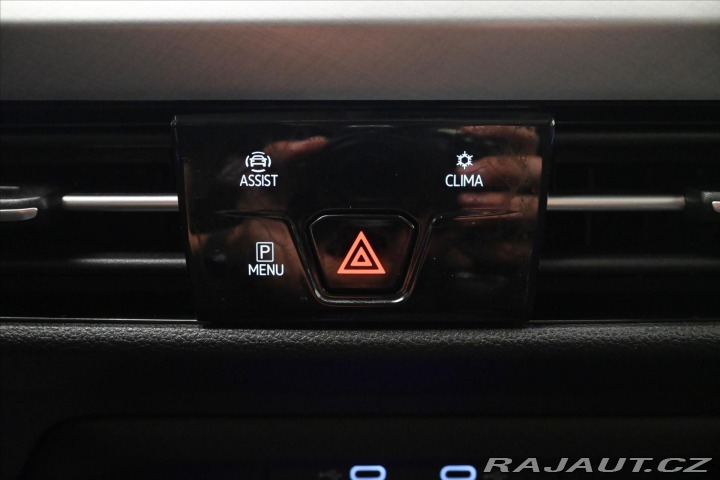Volkswagen Golf 2,0 TDI 110kW Life Záruka 2022