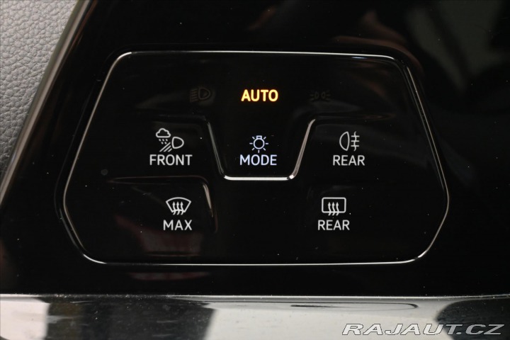 Volkswagen Golf 2,0 TDI 110kW Life Záruka 2022