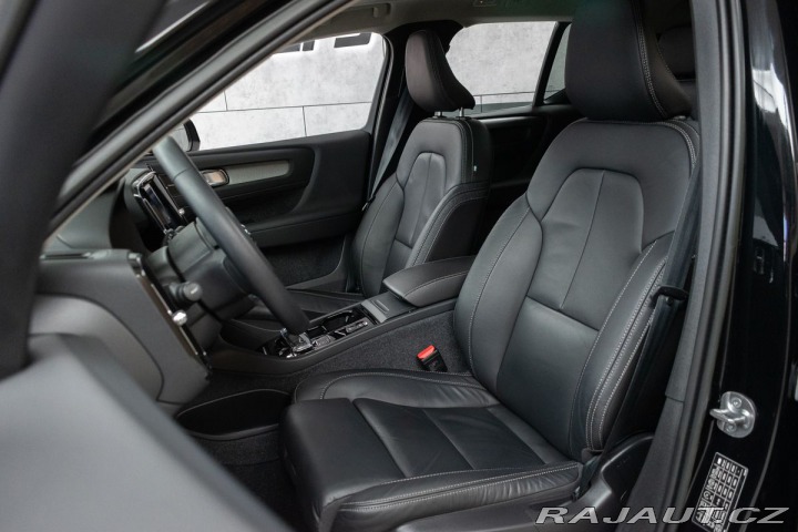 Volvo XC40 B4 AWD KAMERY360*HARMAN*Č 2023