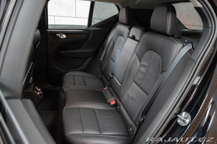 Volvo XC40 B4 AWD KAMERY360*HARMAN*Č 2023
