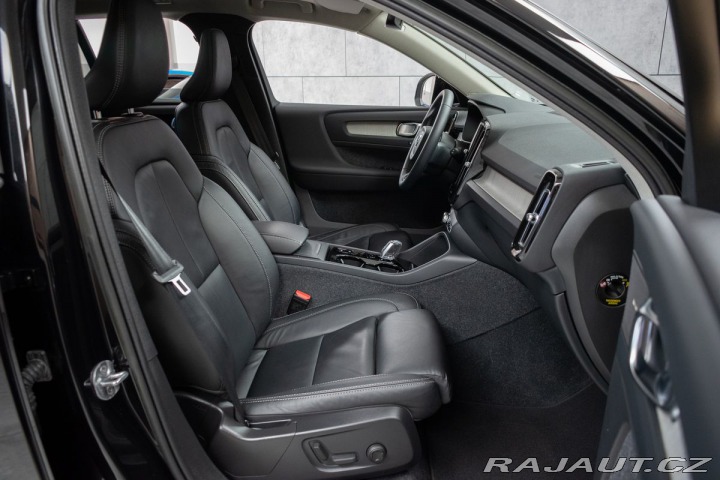 Volvo XC40 B4 AWD KAMERY360*HARMAN*Č 2023