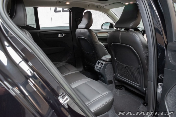 Volvo XC40 B4 AWD KAMERY360*HARMAN*Č 2023