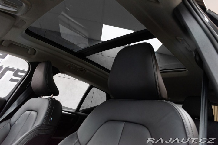 Volvo XC40 B4 AWD KAMERY360*HARMAN*Č 2023