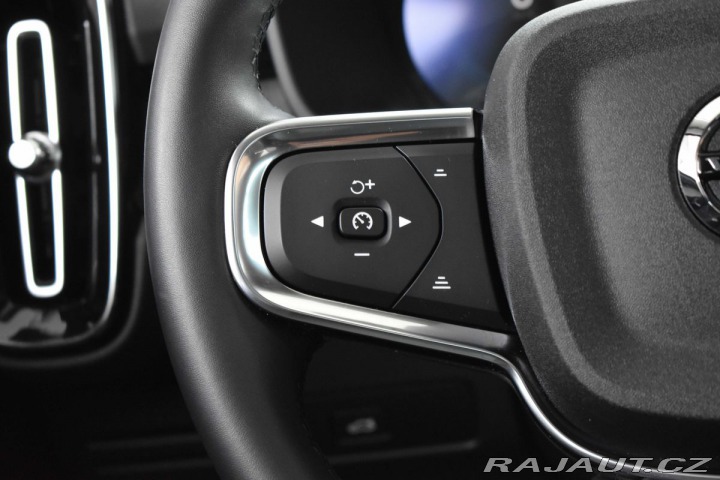 Volvo XC40 B4 AWD KAMERY360*HARMAN*Č 2023