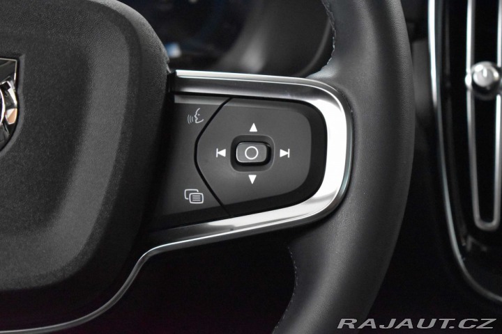 Volvo XC40 B4 AWD KAMERY360*HARMAN*Č 2023