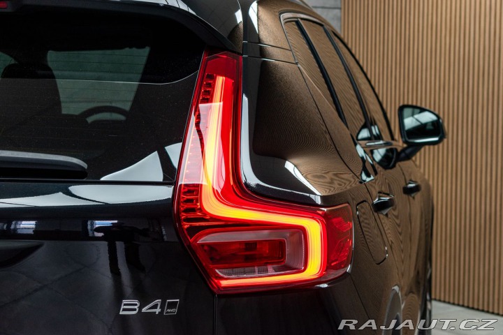 Volvo XC40 B4 AWD KAMERY360*HARMAN*Č 2023