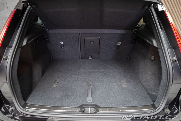 Volvo XC40 B4 AWD KAMERY360*HARMAN*Č 2023