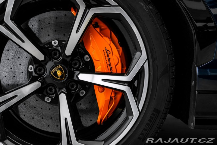 Lamborghini Urus 4.0 V8, pano, masáže, 360 2022