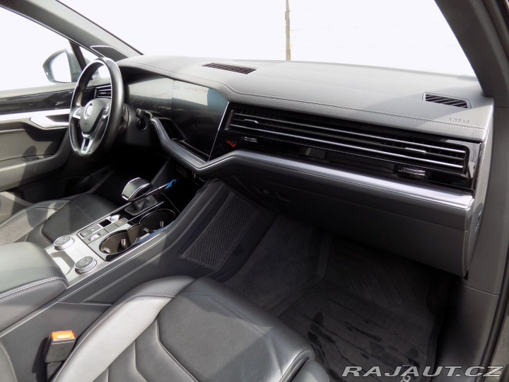 Volkswagen Touareg 3.0TDI/R-Line/4x4/AT/Matr 2018