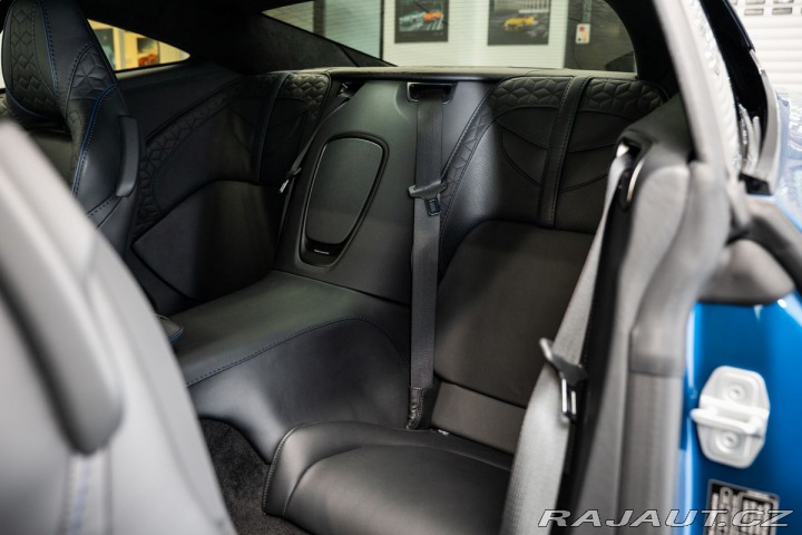 Aston Martin DBS  2023