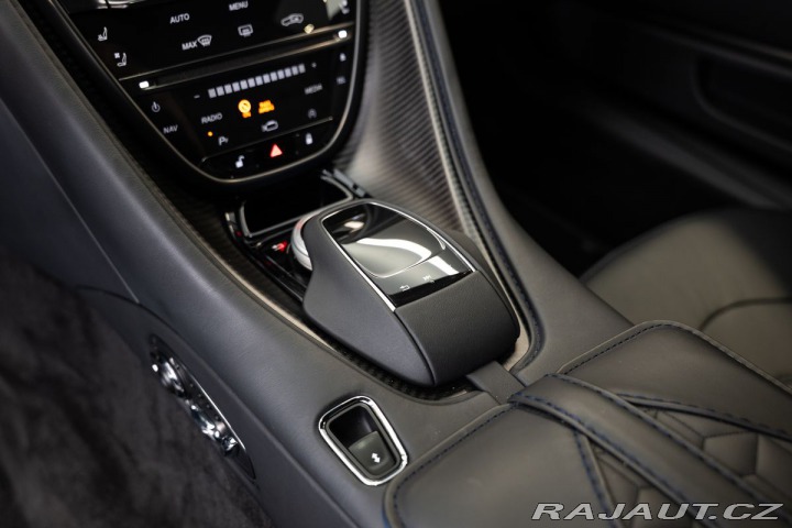 Aston Martin DBS  2023