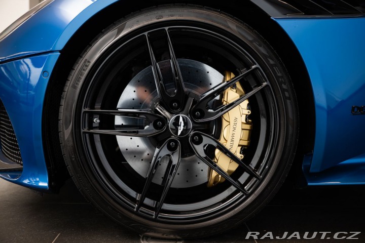 Aston Martin DBS  2023