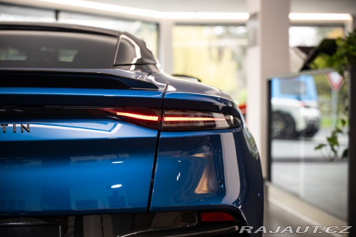 Aston Martin DBS  2023