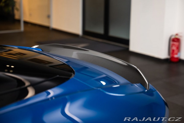 Aston Martin DBS  2023