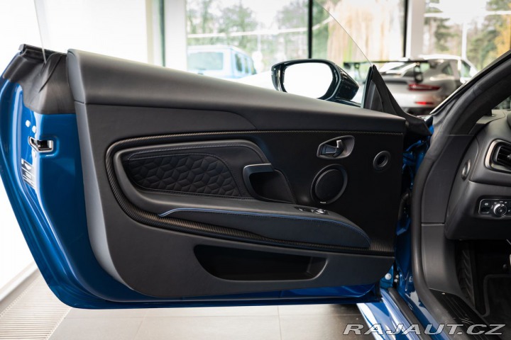 Aston Martin DBS  2023