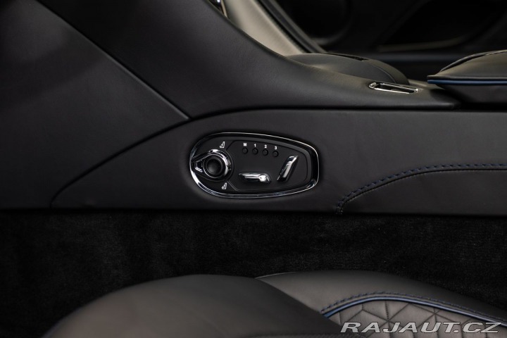 Aston Martin DBS  2023