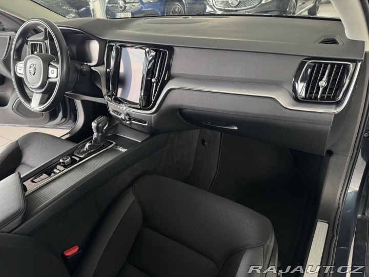 Volvo V60 T4 AUT*140kW*KeyLess*REZE 2020