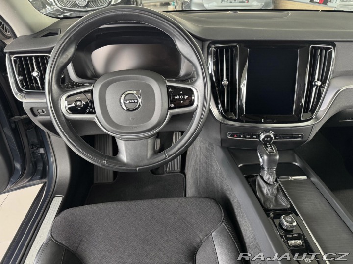 Volvo V60 T4 AUT*140kW*KeyLess*REZE 2020