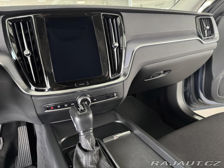 Volvo V60 T4 AUT*140kW*KeyLess*REZE 2020