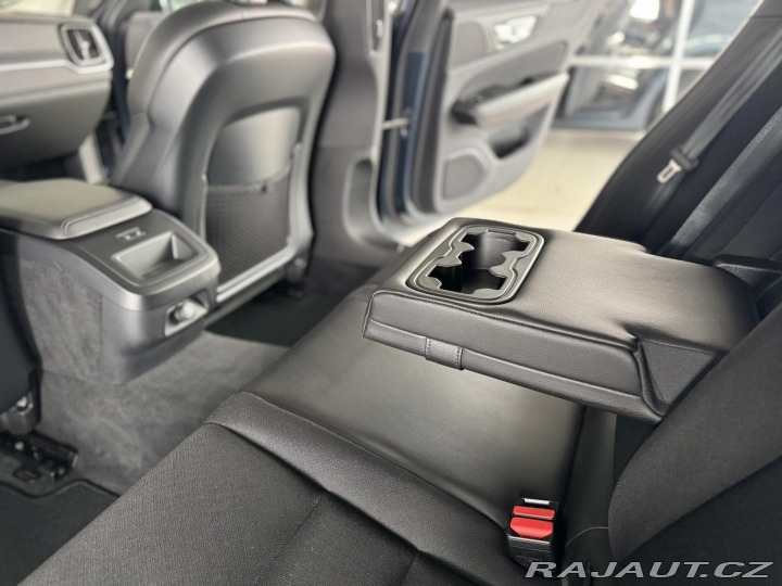 Volvo V60 T4 AUT*140kW*KeyLess*REZE 2020