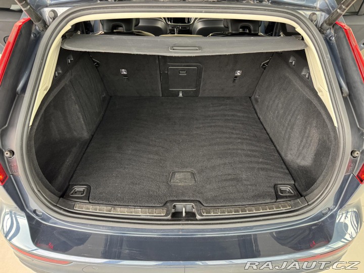 Volvo V60 T4 AUT*140kW*KeyLess*REZE 2020