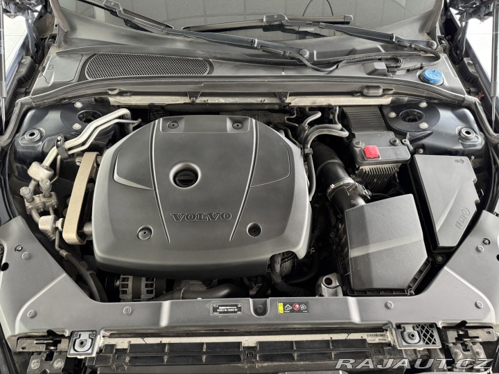 Volvo V60 T4 AUT*140kW*KeyLess*REZE 2020