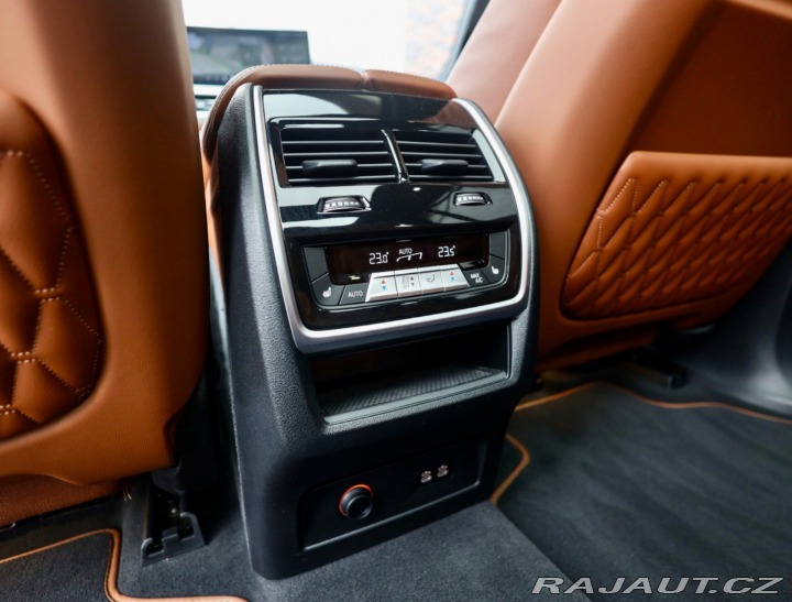 BMW X7 ALPINA XB7 4.4 V8 Skylou 2023