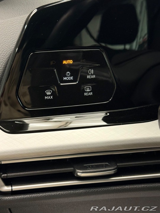 Volkswagen Golf 2.0 TDI Life 1.Majiteľ S 2024