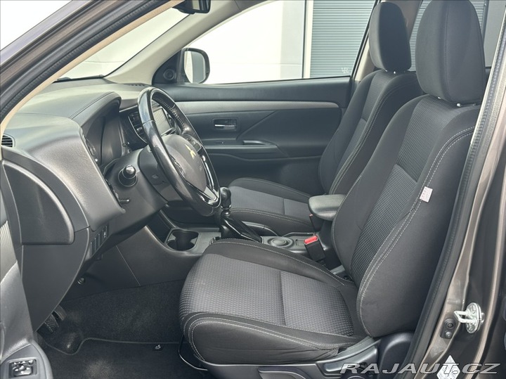 Mitsubishi Outlander 2,2 DI-D 150PS  Plus-7 2016
