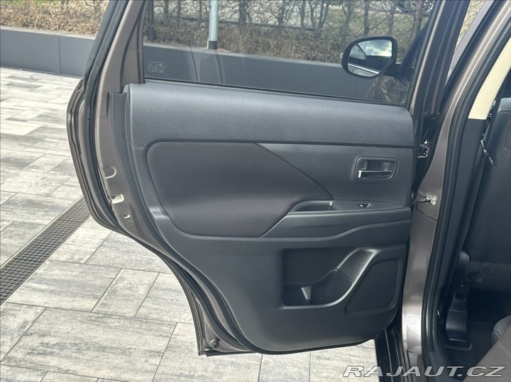 Mitsubishi Outlander 2,2 DI-D 150PS  Plus-7 2016