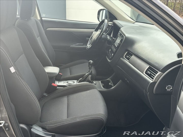 Mitsubishi Outlander 2,2 DI-D 150PS  Plus-7 2016