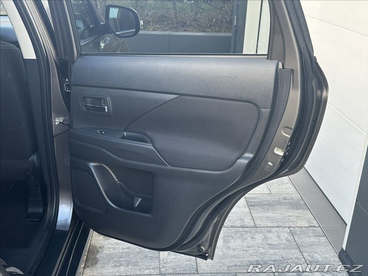 Mitsubishi Outlander 2,2 DI-D 150PS  Plus-7 2016