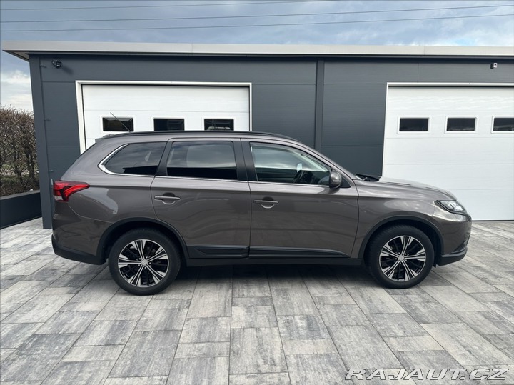 Mitsubishi Outlander 2,2 DI-D 150PS  Plus-7 2016