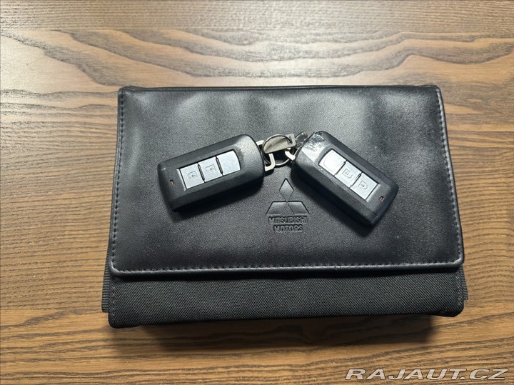 Mitsubishi Outlander 2,2 DI-D 150PS  Plus-7 2016