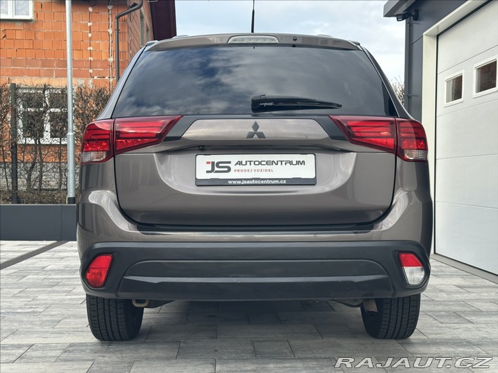 Mitsubishi Outlander 2,2 DI-D 150PS  Plus-7 2016