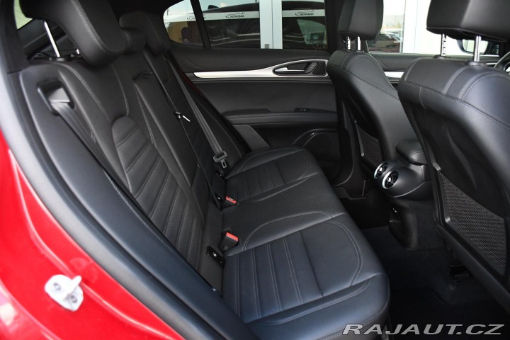 Alfa Romeo Stelvio 2.0TURBO 206kW VELOCE Zad 2024