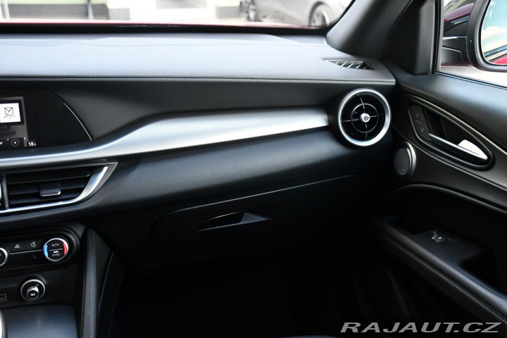 Alfa Romeo Stelvio 2.0TURBO 206kW VELOCE Zad 2024