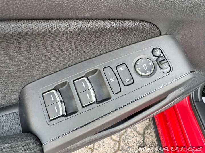 Honda Civic 2.0e:HEV Elegance SKLADEM 2026