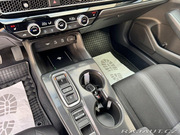 Honda Civic 2.0e:HEV Elegance SKLADEM 2026