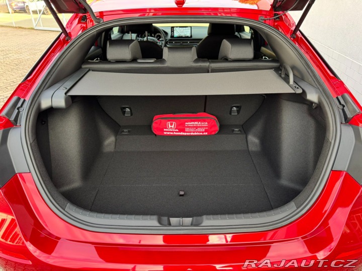 Honda Civic 2.0e:HEV Elegance SKLADEM 2026